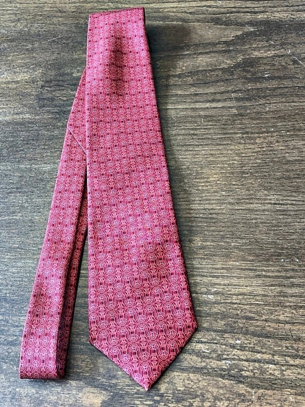 The Metropolitan Museum of Art Silk Geometric Tie in Red & Blue Like New